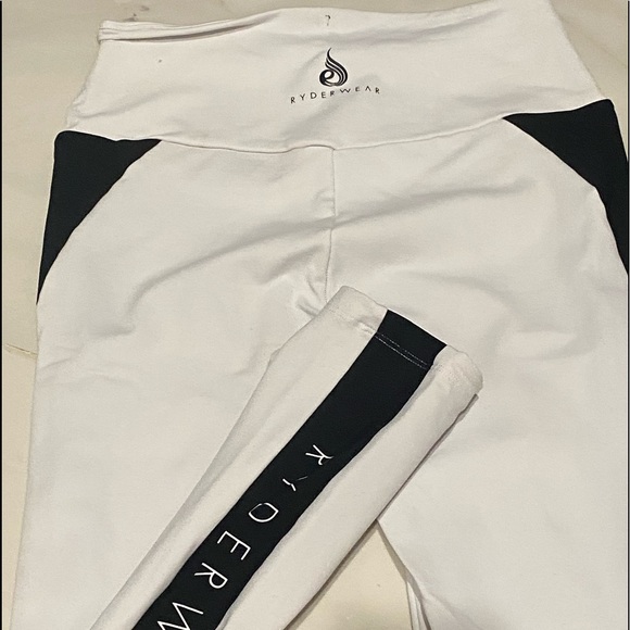 Use (normal wear) - Picture 2 of 6